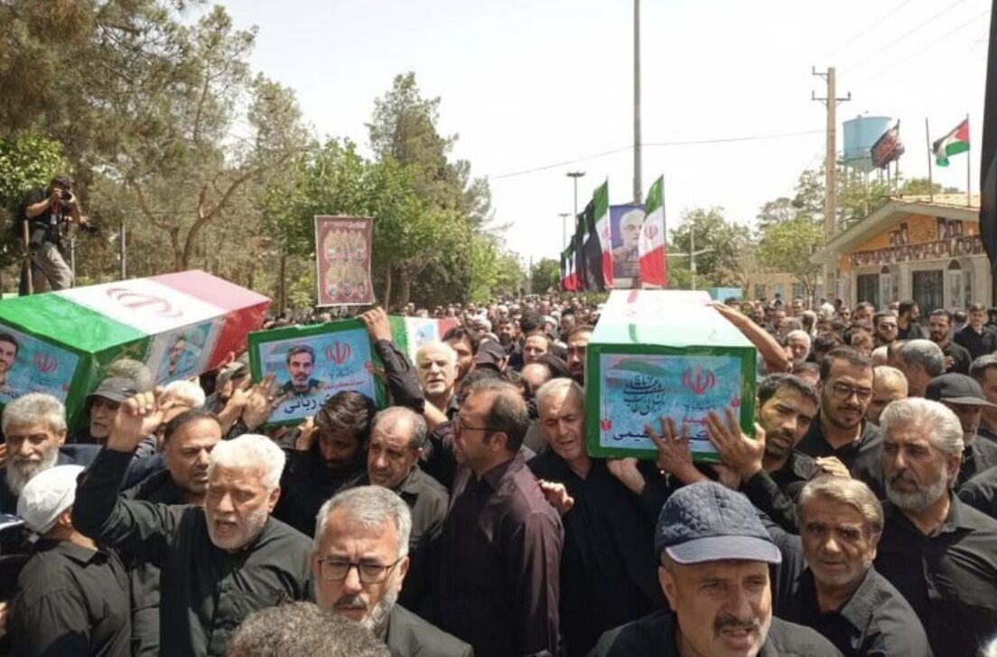 حضور سینماگران در مراسم خاکسپاری سرداران شهید حاجی‌زاده و ربانی