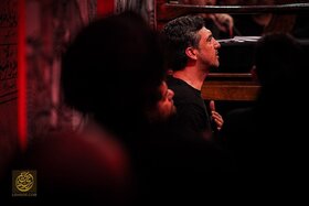 تصاویر هنرمندان در مراسم عزاداری امام حسین (ع)/ مهران غفوریان و دخترش در هیئت