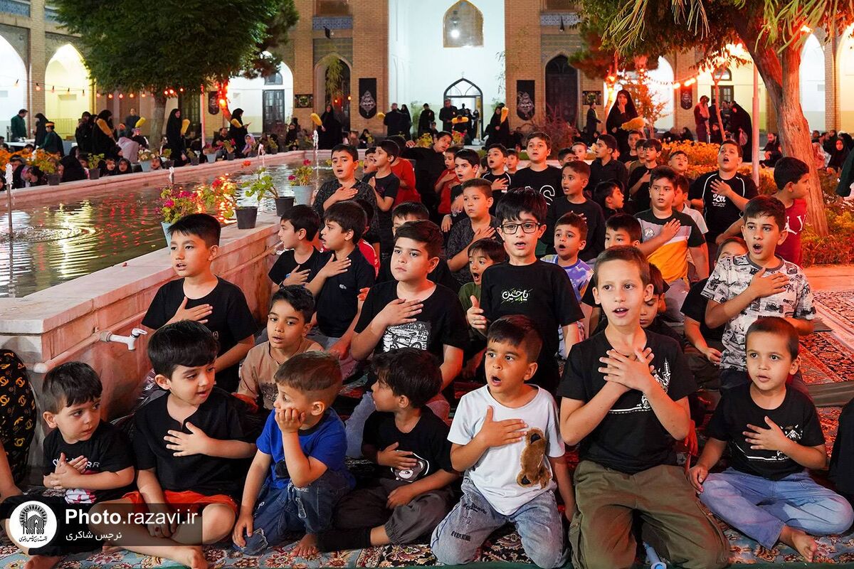 عزاداری کودکان در «هیئت کبوترانه» و «حسینیه کودک» حرم رضوی عزاداری کودکان در «هیئت کبوترانه» و «حسینیه کودک» حرم رضوی