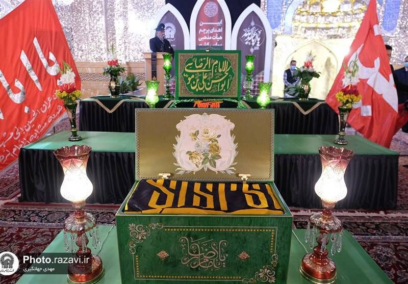 اهدای ۱۴۳ پرچم متبرک حرم رضوی به هیئات مذهبی سراسر کشور