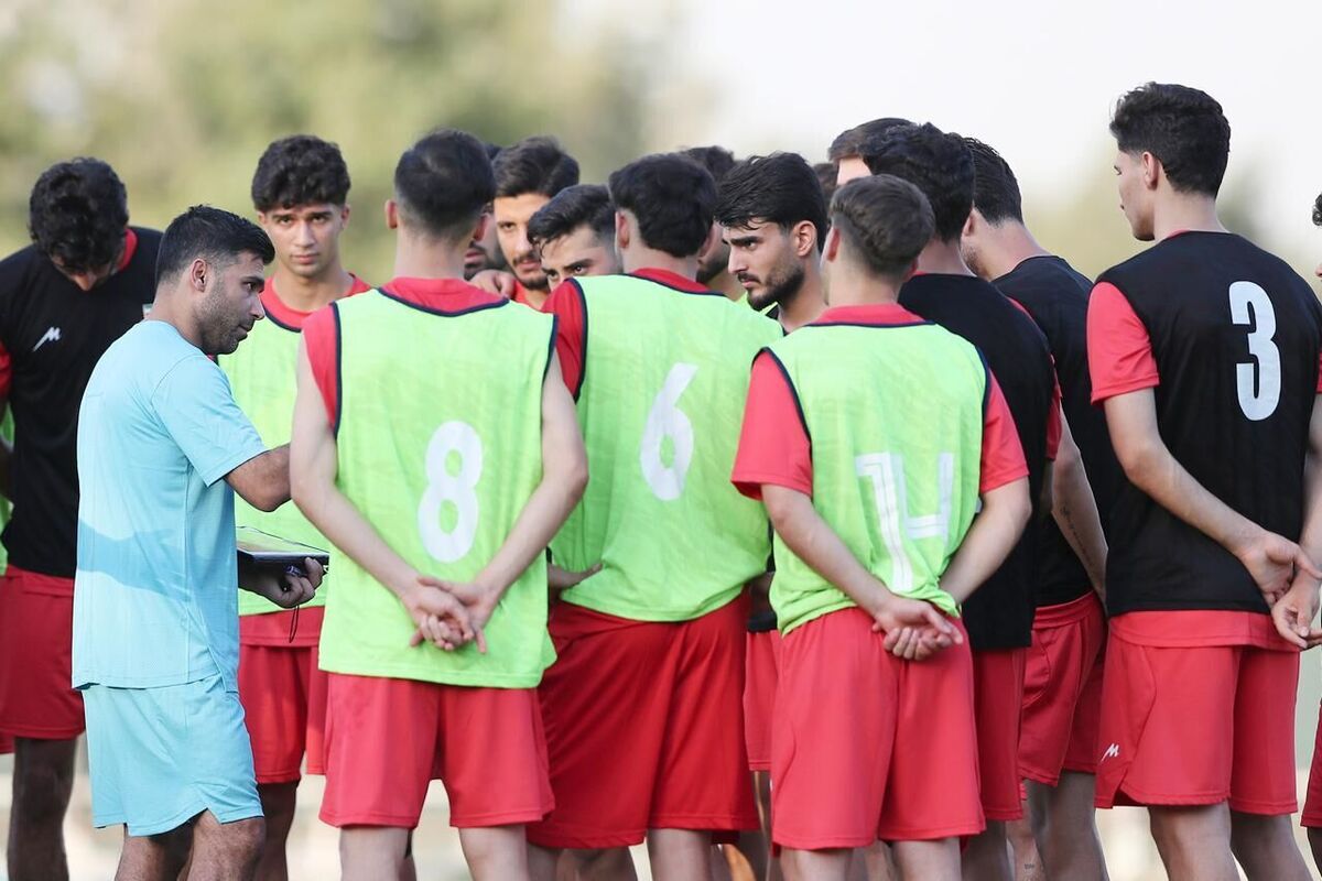 روانخواه ۳۰ بازیکن را به اردو فراخواند
