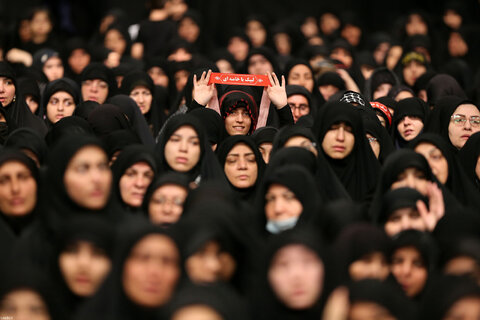 مراسم عزادارای شب عاشورای حسینی علیه‌السلام  با حضور رهبر معظم انقلاب