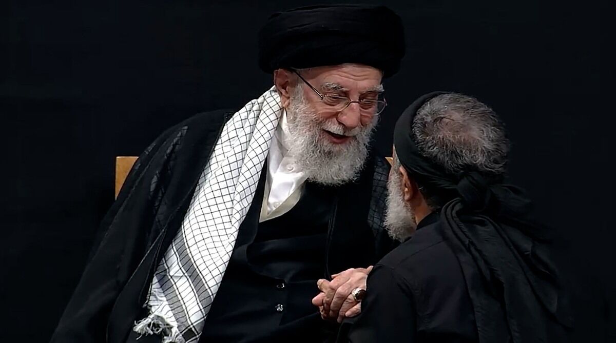 رهبر معظم انقلاب: آقای کریمی امشب «ای ایران» بخوان + فیلم