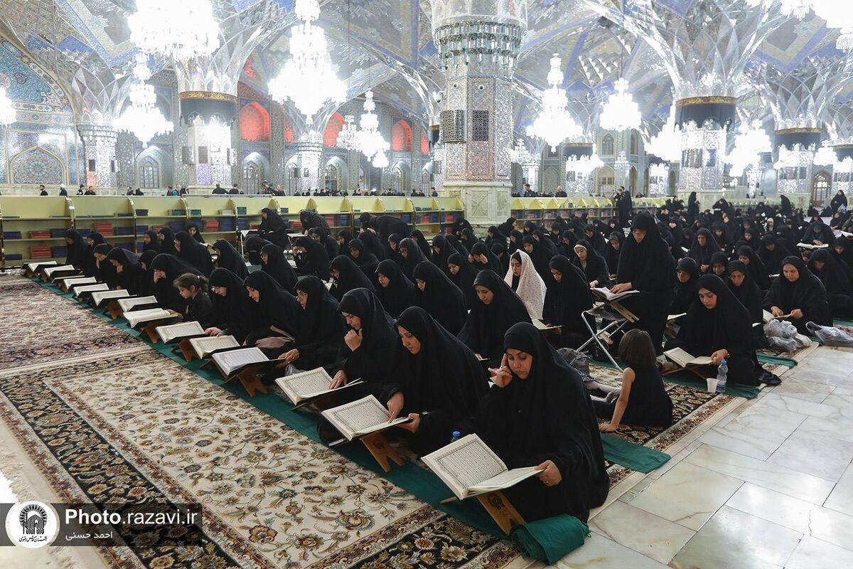طنین نوای ملکوتی تلاوت قرآن همزمان با شب عاشورای حسینی در حرم رضوی
