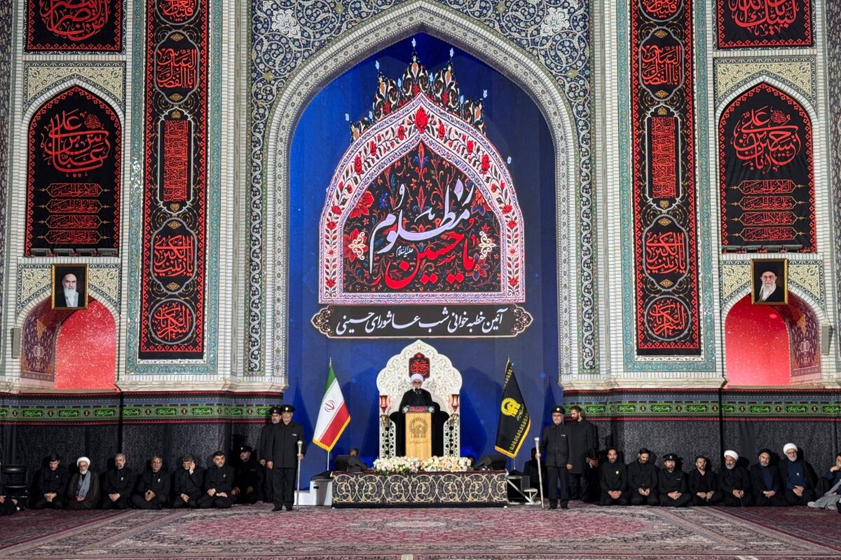 تولیت آستان قدس رضوی در آئین خطبه خوانی شب عاشورا: ملت ایران با الهام از راه و ایستادگی امام حسین(ع) دشمن را شکست داد