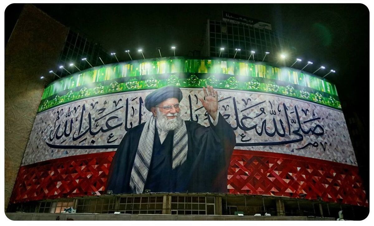 رونمایی از دیوارنگاره جدید میدان ولیعصر/ ای مهر درخشان