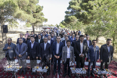 آغاز عملیات اجرایی نخستین مزرعه  خورشیدی دولت و بهره برداری از نیروگاه خورشیدی سقفی در مشهد