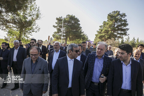 آغاز عملیات اجرایی نخستین مزرعه  خورشیدی دولت و بهره برداری از نیروگاه خورشیدی سقفی در مشهد