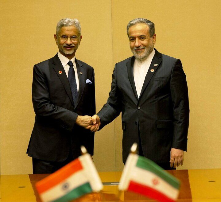 رایزنی وزرای خارجه ایران و هند در مورد روند توسعه روابط دوجانبه