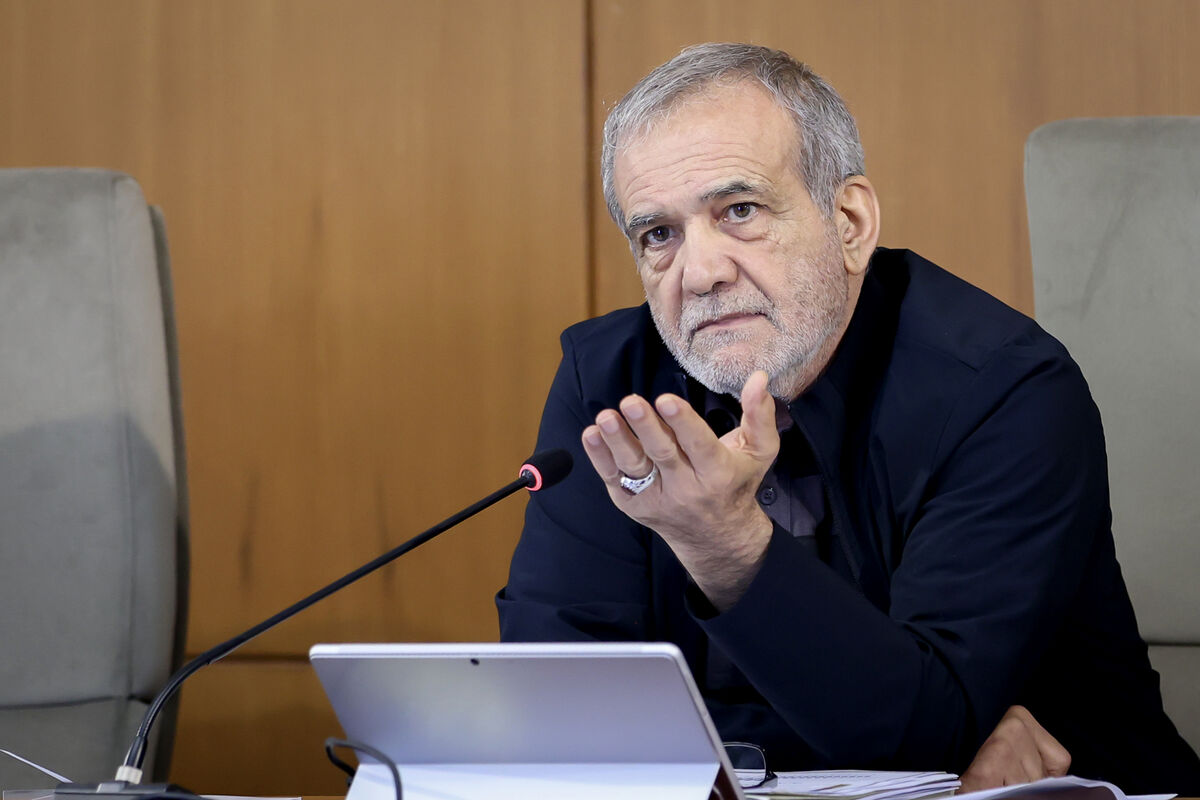 پزشکیان: مشکل مصرف آب در کشور با نسخه‌نویسی حل نمی‌شود