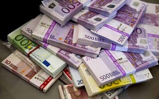 یک استراتژیست‌ مطرح پیش‌بینی کرد؛ احتمال جایگزینی یورو با دلار به‌زودی