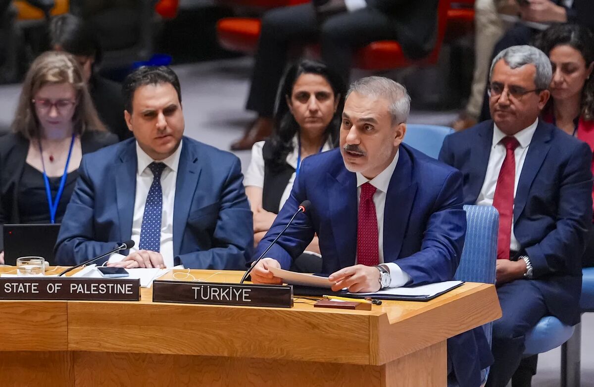 هاکان فیدان: اسرائیل تمام قوانین بین‌المللی را نقض می‌کند