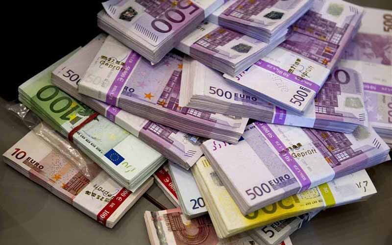 یک استراتژیست‌ مطرح پیش‌بینی کرد؛ احتمال جایگزینی یورو با دلار به‌زودی