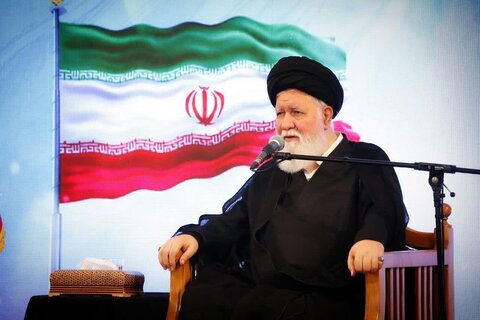 آیت‌الله علم‌الهدی: بیعت تاریخی همافران با امام خمینی(ره) نقطه شکست آمریکا بود