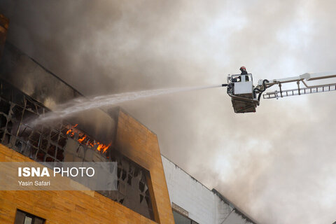 آتش سوزی مهیب در مرکز خرید ونوس - بندرانزلی