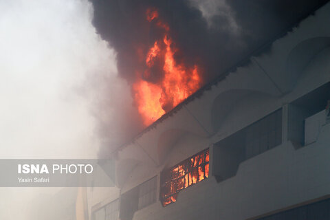 آتش سوزی مهیب در مرکز خرید ونوس - بندرانزلی