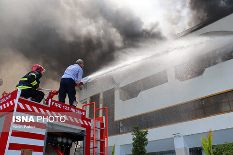 آتش سوزی مهیب در مرکز خرید ونوس - بندرانزلی