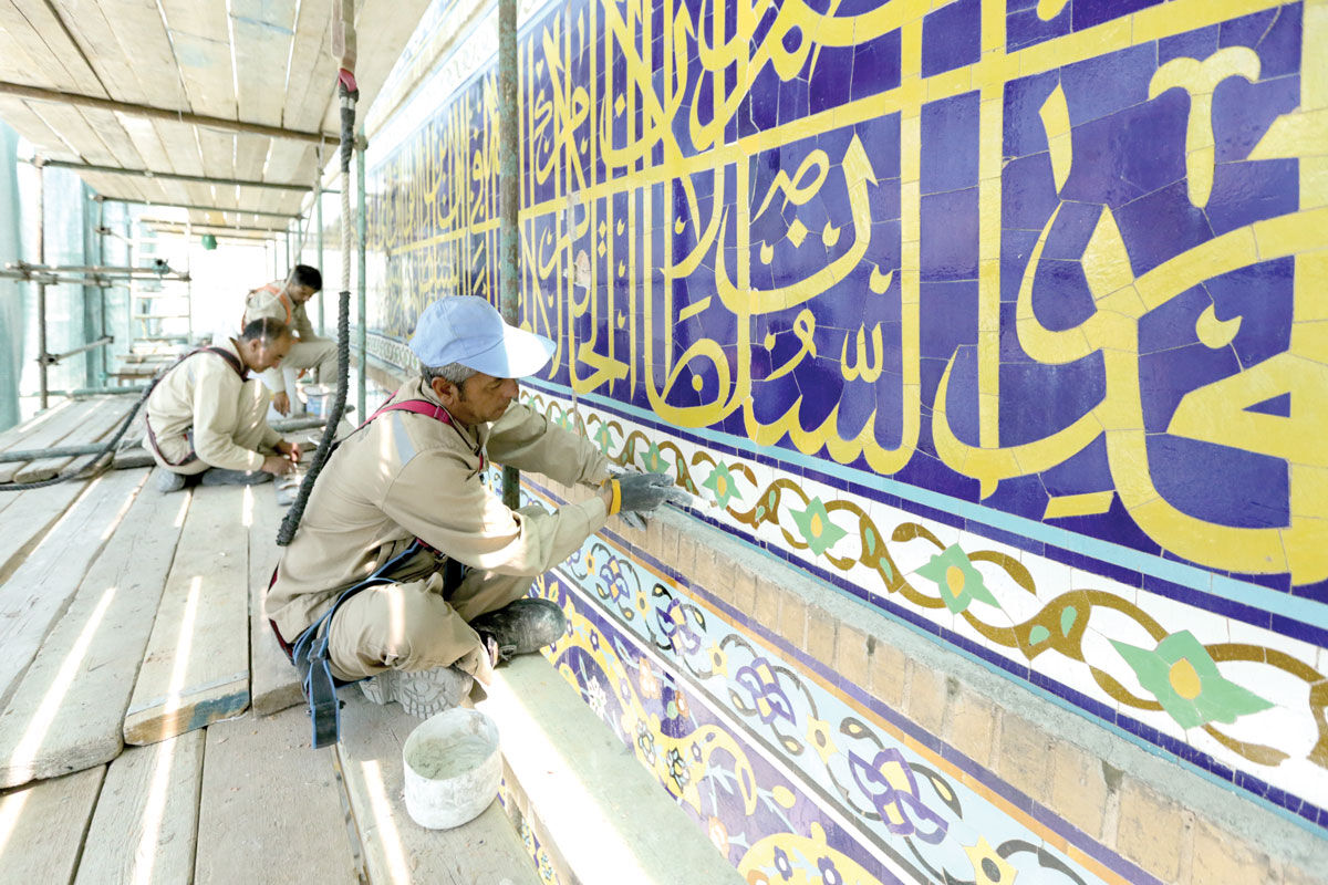 بازگشت رنگ و نقش به ایوان دارالسیاده