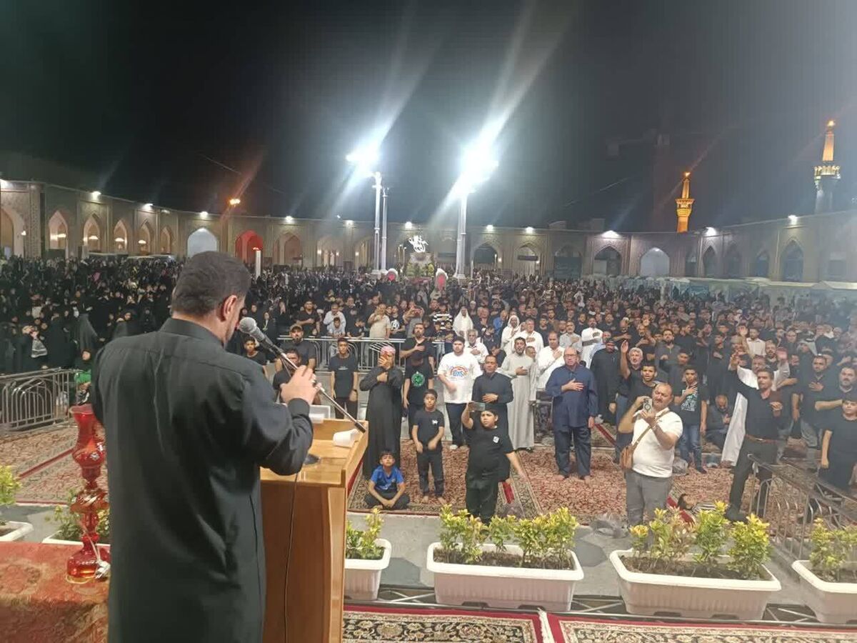 عزاداری پرشور عرب‌زبانان با نوای مداح بحرینی در حرم مطهر رضوی