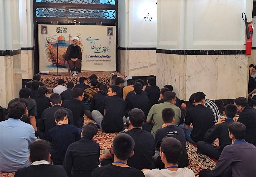 آغاز اعتکاف «فتح قریب» با حضور ۱۱۰ دانش‌آموز نوجوان مدارس امام رضا(ع)