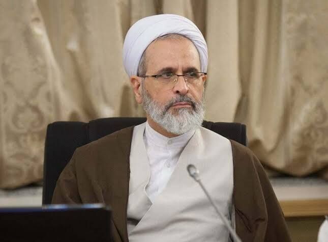 آیت الله اعرافی در نامه ای به علمای بزرگ کشورهای اسلامی: در میان آتش و گرسنگی، چشم امید غزه به امت اسلامی است