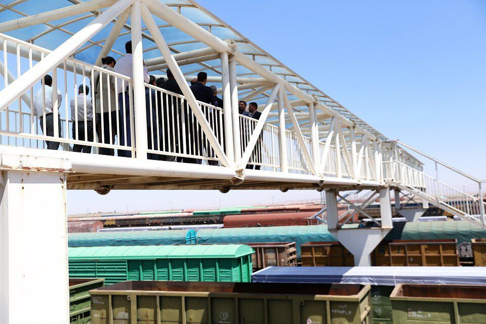 بازدید استاندار خراسان رضوی و نماینده ویژه رئیس‌جمهور از ایستگاه راه‌آهن و گمرک شهید مطهری مشهد