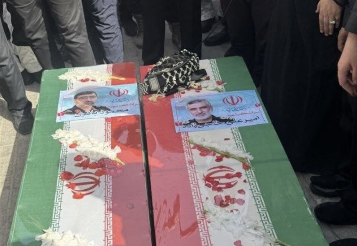اشک سوگ و حماسه در اربعین شهدای جنگ ۱۲روزه اشک سوگ و حماسه در اربعین شهدای جنگ ۱۲روزه