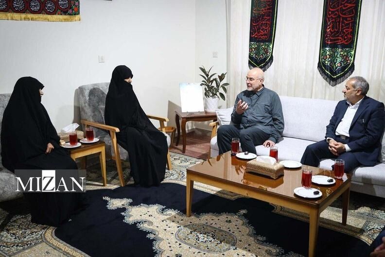 حضور رئیس مجلس در منزل سرلشکر شهید کاظمی