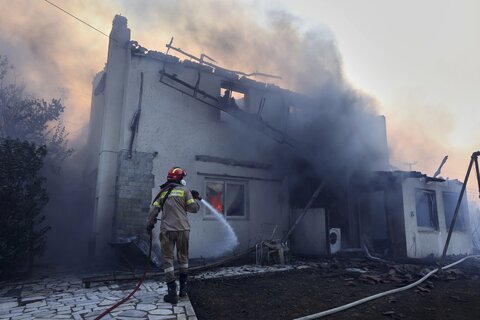 عکس روز | آتشسوزی در آتن همچنان ادامه دارد