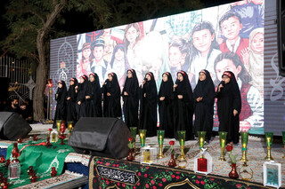 عرض ارادتی عاشقانه به سه‌ساله امام حسین(ع)