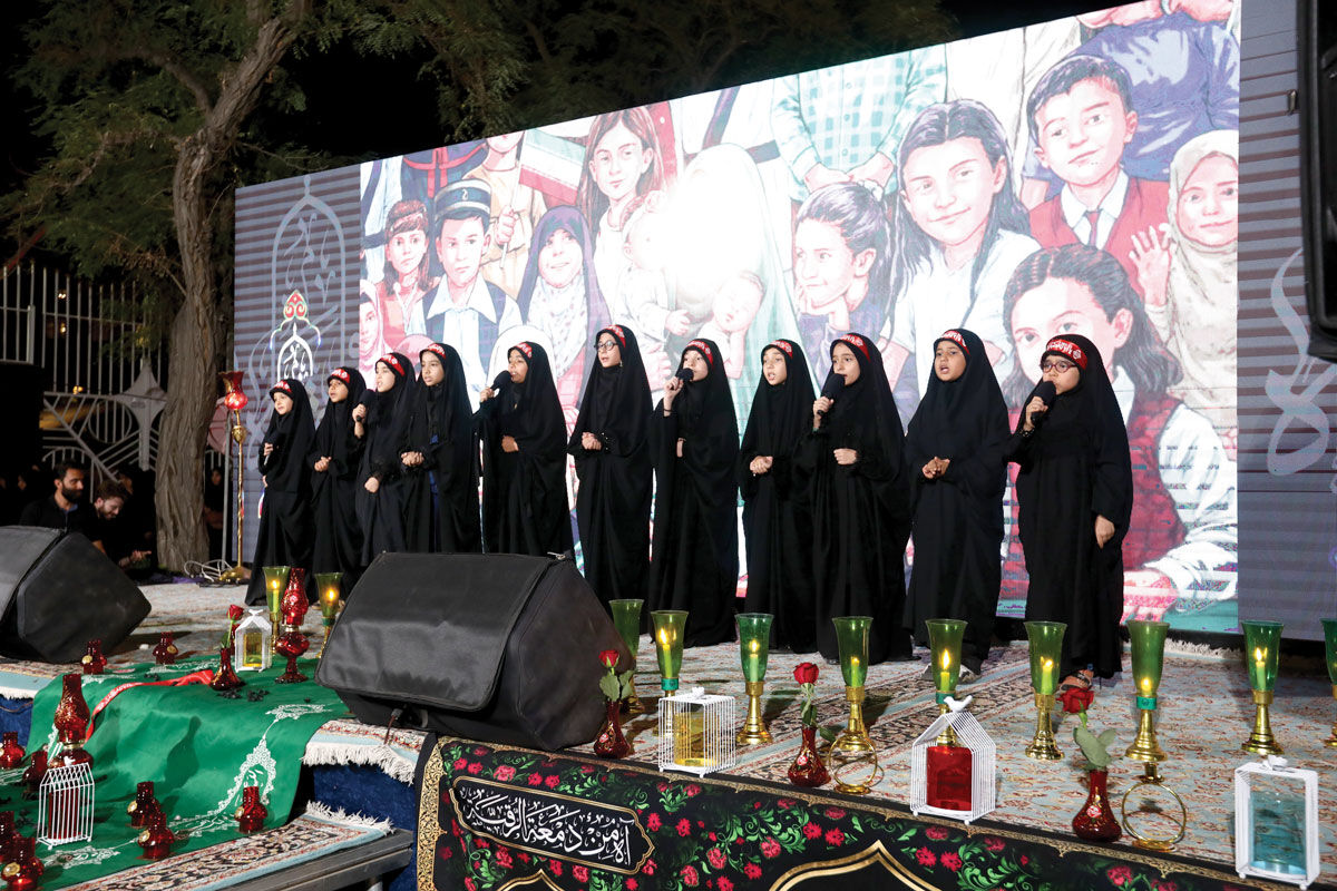 عرض ارادتی عاشقانه به سه‌ساله امام حسین(ع)