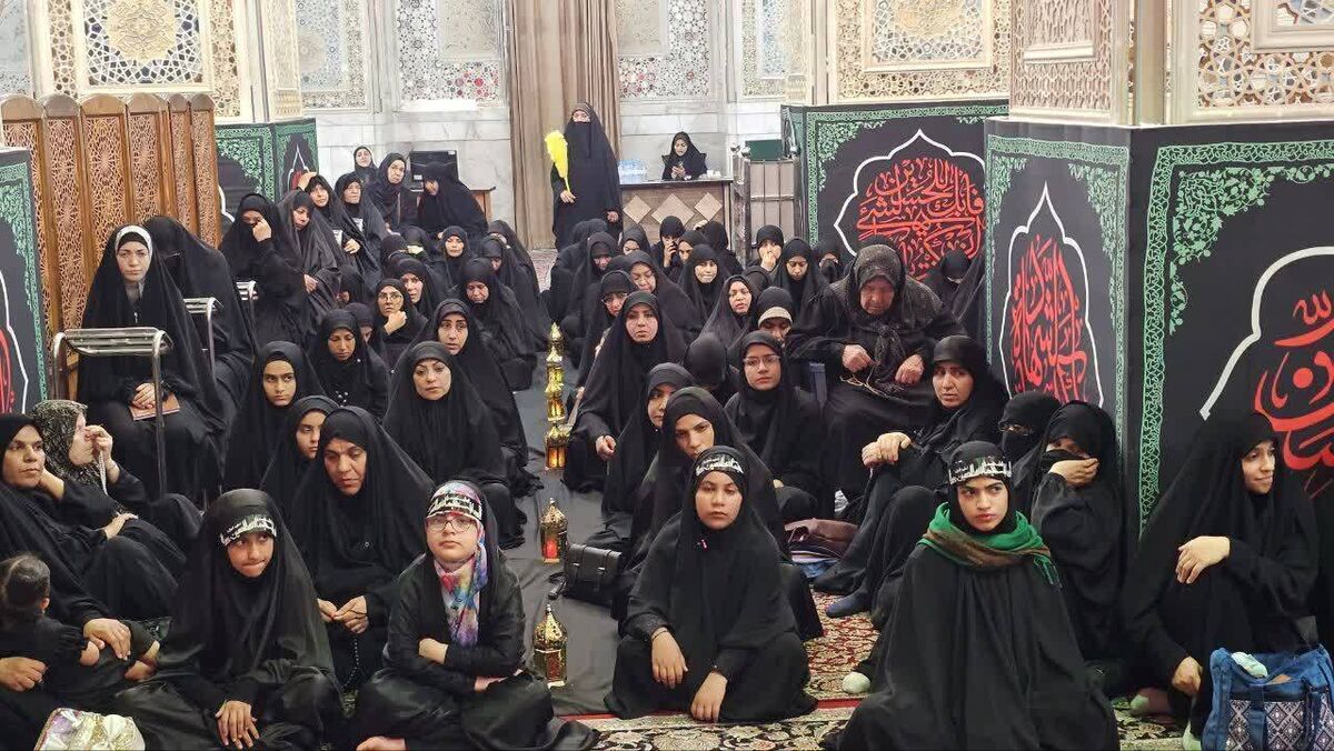 زائران عرب زبان حرم مطهر رضوی، به سوگ حضرت رقیه(س) نشستند