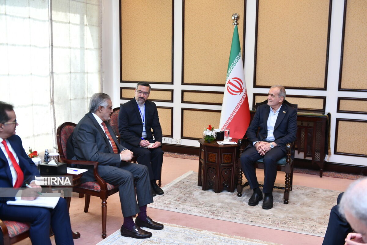 وزیر خارجه پاکستان به دیدار رئیس جمهوری ایران آمد