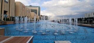 استفاده از آب شرب برای آب نماها و فواره‌ها توجیه ندارد/ چرا صداوسیما برای تبلیغ صرفه جویی آب پول می‌خواهد؟!