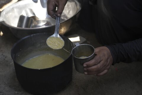 یک روز از زندگی؛ خانواده‌ای که در غزه به دنبال غذا میگردند