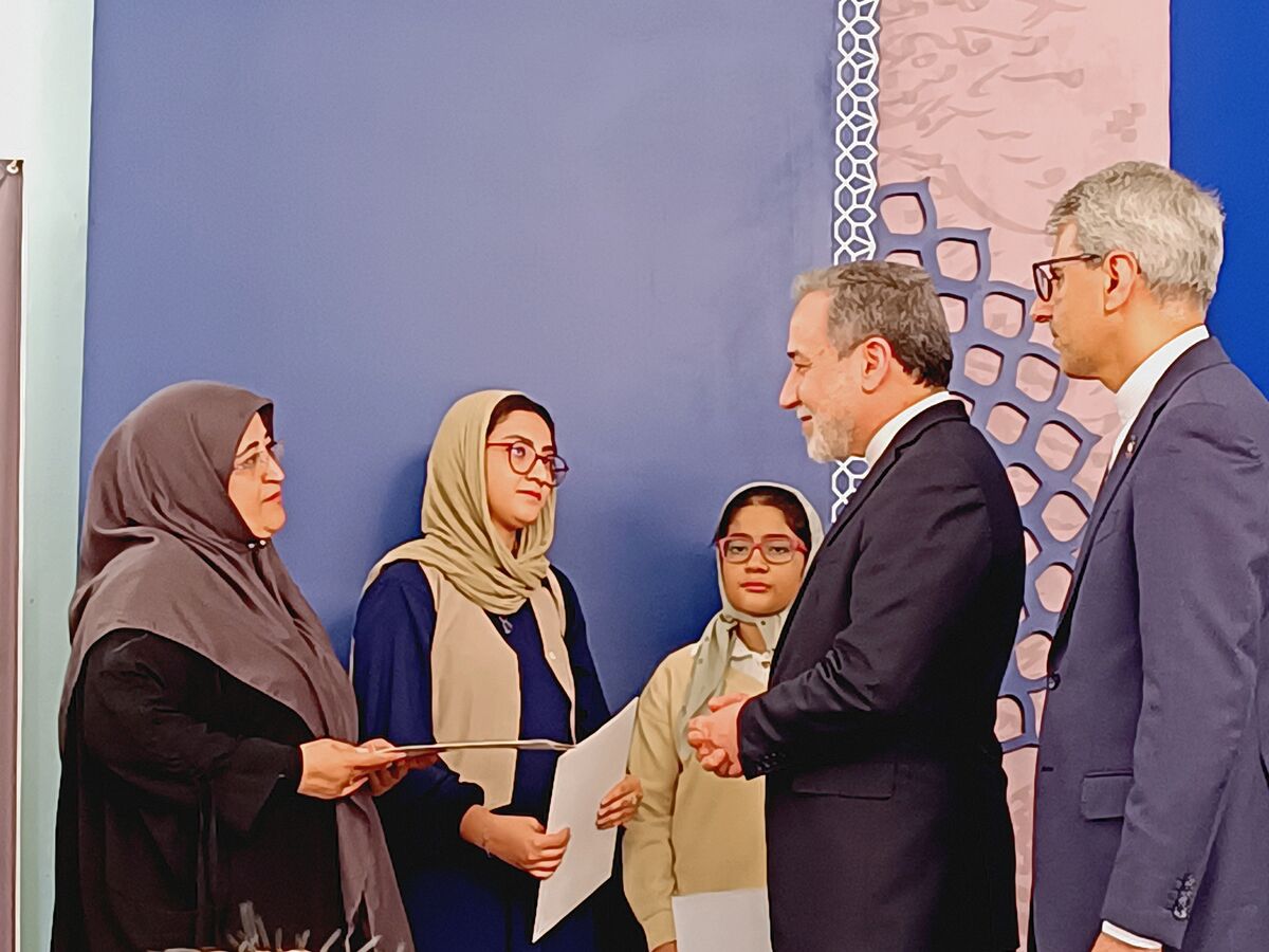 عراقچی: دیپلماسی و رسانه در کنار هم در میدان هستند/ مهم برنده و بازنده شدن در جنگ روایت‌ها است