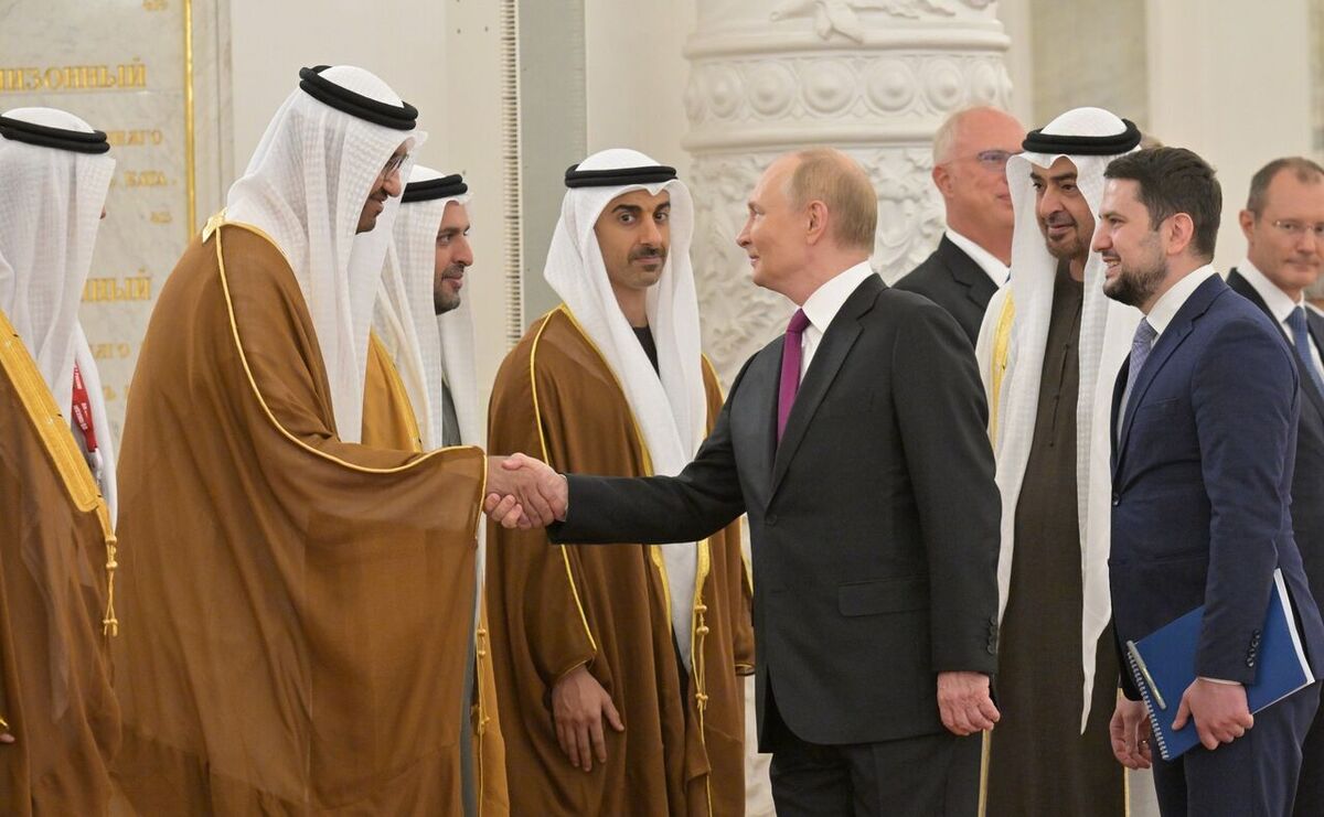 پوتین در حاشیه دیدار با رئیس امارات متحده عربی:  مخالف دیدار با زلنسکی نیستم