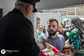 در آستانه اربعین حسینی؛
موکب کفشداران افتخاری حرم مطهر رضوی میزبان زائران اربعین حسینی در کاظمین شده‌اند