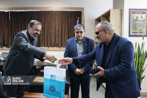 بازدید جمعی از مدیران و شخصیت‌های شهری و استانی از روزنامه قدس