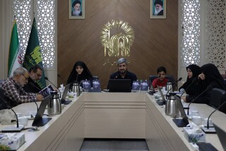 بررسی کتاب «لبخند ماه» در نشست ادبی شمس کتابخانه حرم رضوی