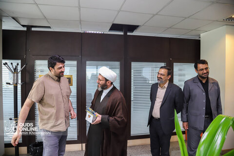 بازدید جمعی از مدیران و مسئولان شهری و استانی از روزنامه قدس