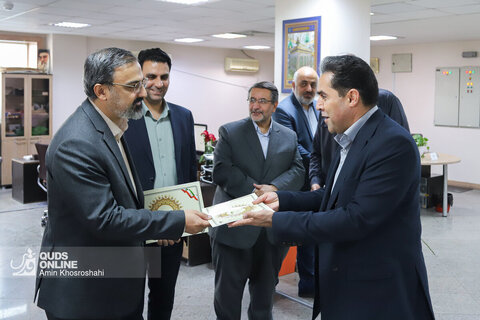 بازدید جمعی از مدیران و مسئولان شهری و استانی از روزنامه قدس