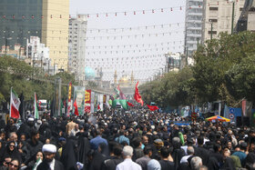 برگزاری آیین جاماندگان اربعین حسینی در مسیر میدان بسیج تا حرم رضوی