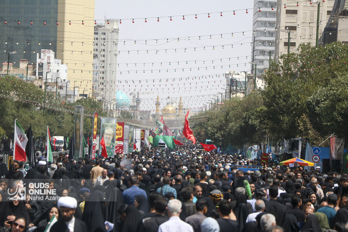 برگزاری آیین جاماندگان اربعین حسینی در مسیر میدان بسیج تا حرم رضوی