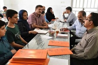 بررسی روند فرآیند ثبت‌نام در مدارس و نظرسنجی از اولیا