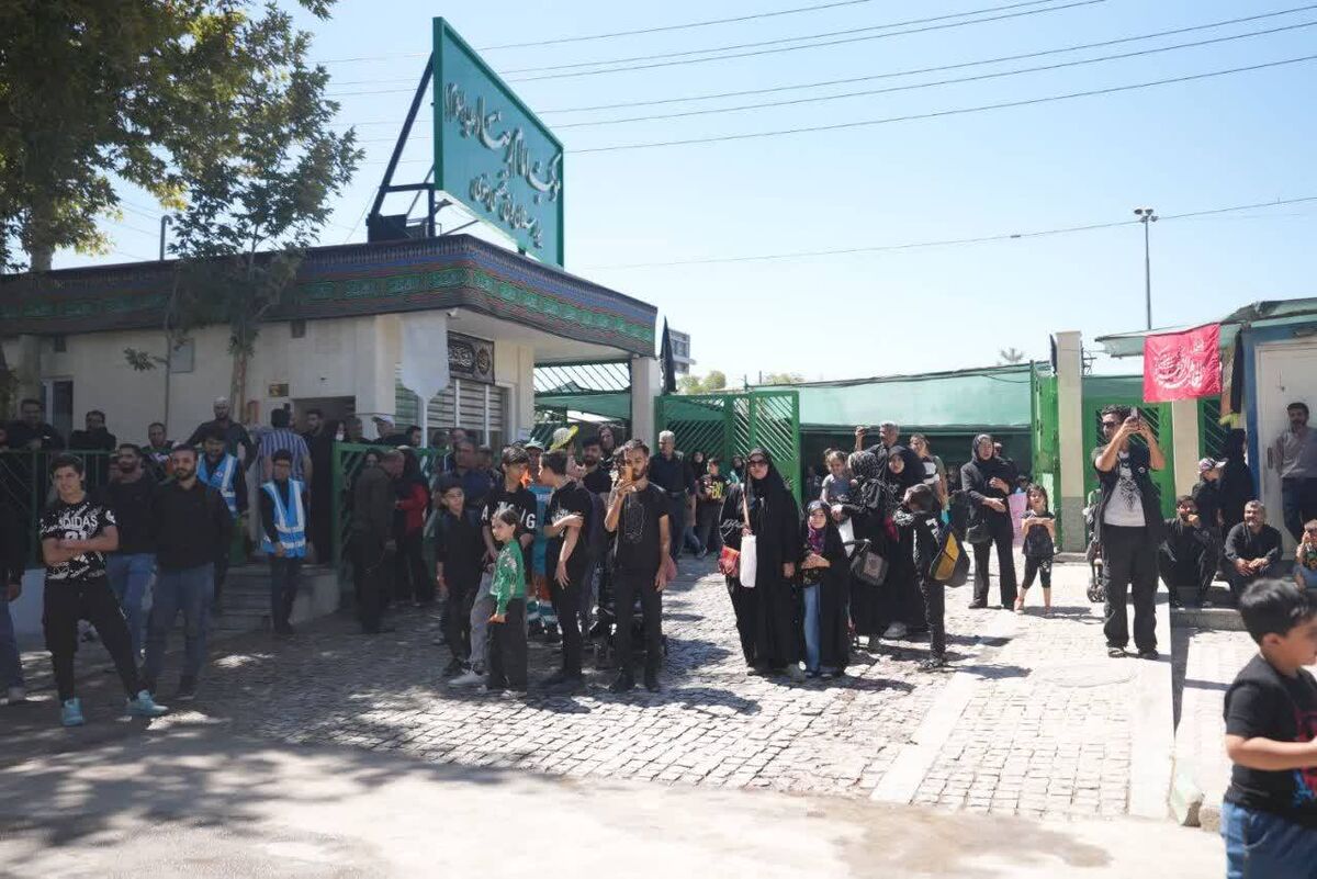 خدمت‌رسانی شبانه‌روزی به زائران پیاده در موکب بیمارستان فوق‌تخصصی رضوی