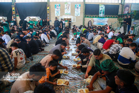 خدمت رسانی به زائران پیاده امام رضا (ع)