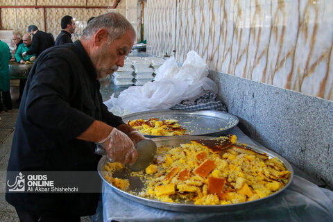 خدمت رسانی به زائران پیاده امام رضا (ع)