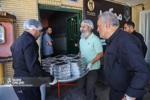 خدمت رسانی به زائران پیاده امام رضا (ع)