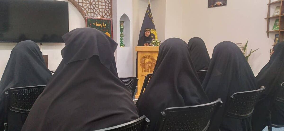 سوگواره "مرثیه آفتاب" با حضور بانوان آذری زبان در حرم مطهر رضوی برگزار شد